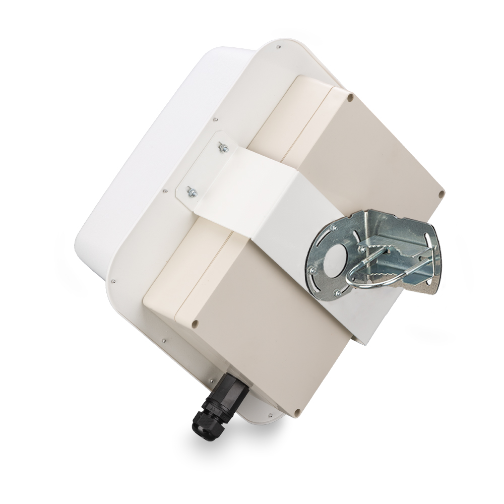 Широкополосная 3G/4G MIMO антенна усилением 15 дБи KAA15-700/2700 BOX